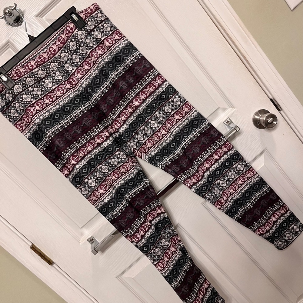 Faded Glory Womens Large 12-14 Geometric Fair Isle Leggings Burgundy Grey Black